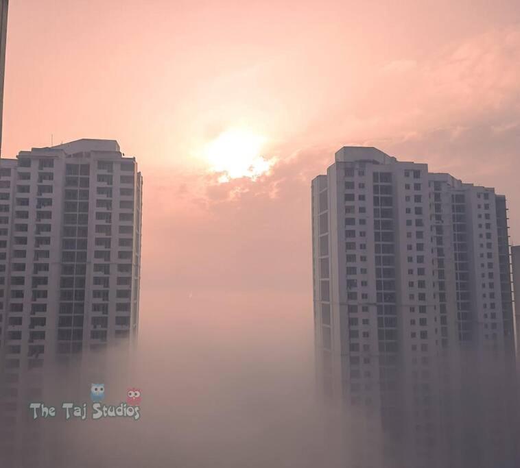 Top Luxury & Couple Friendly Stay Gp By Taj Suites & Studios #New Year Party & Stay Нойда Экстерьер фото
