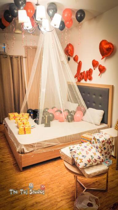 Top Luxury & Couple Friendly Stay Gp By Taj Suites & Studios #New Year Party & Stay Нойда Экстерьер фото