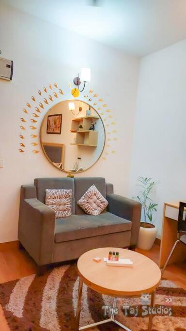 Top Luxury & Couple Friendly Stay Gp By Taj Suites & Studios #New Year Party & Stay Нойда Экстерьер фото