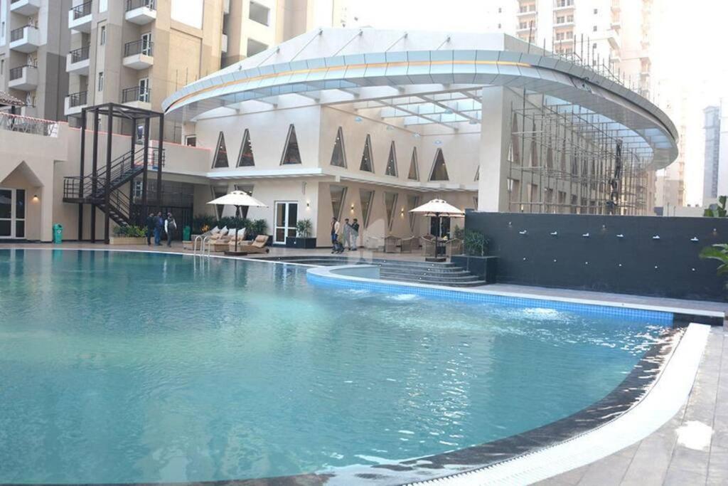 Top Luxury & Couple Friendly Stay Gp By Taj Suites & Studios #New Year Party & Stay Нойда Экстерьер фото