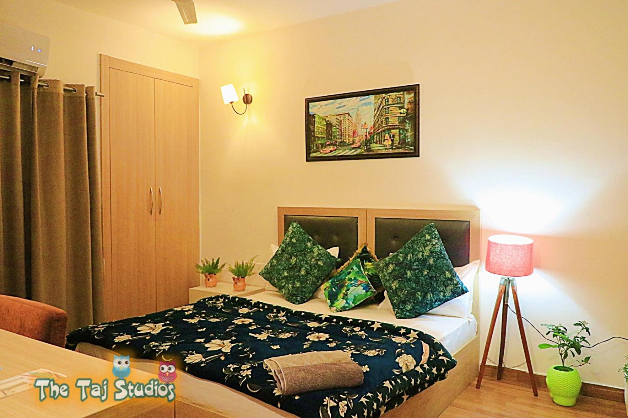 Top Luxury & Couple Friendly Stay Gp By Taj Suites & Studios #New Year Party & Stay Нойда Экстерьер фото
