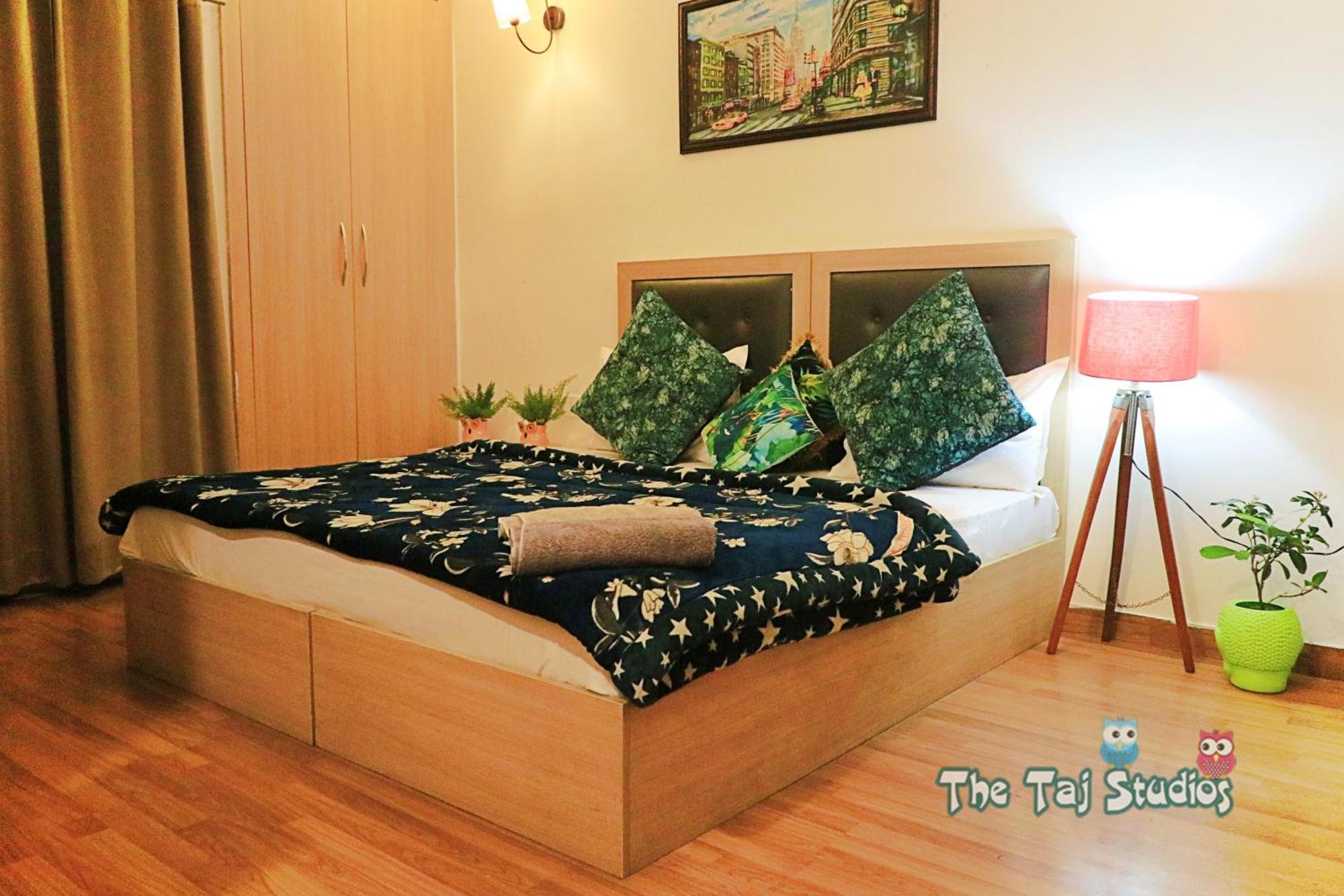 Top Luxury & Couple Friendly Stay Gp By Taj Suites & Studios #New Year Party & Stay Нойда Экстерьер фото