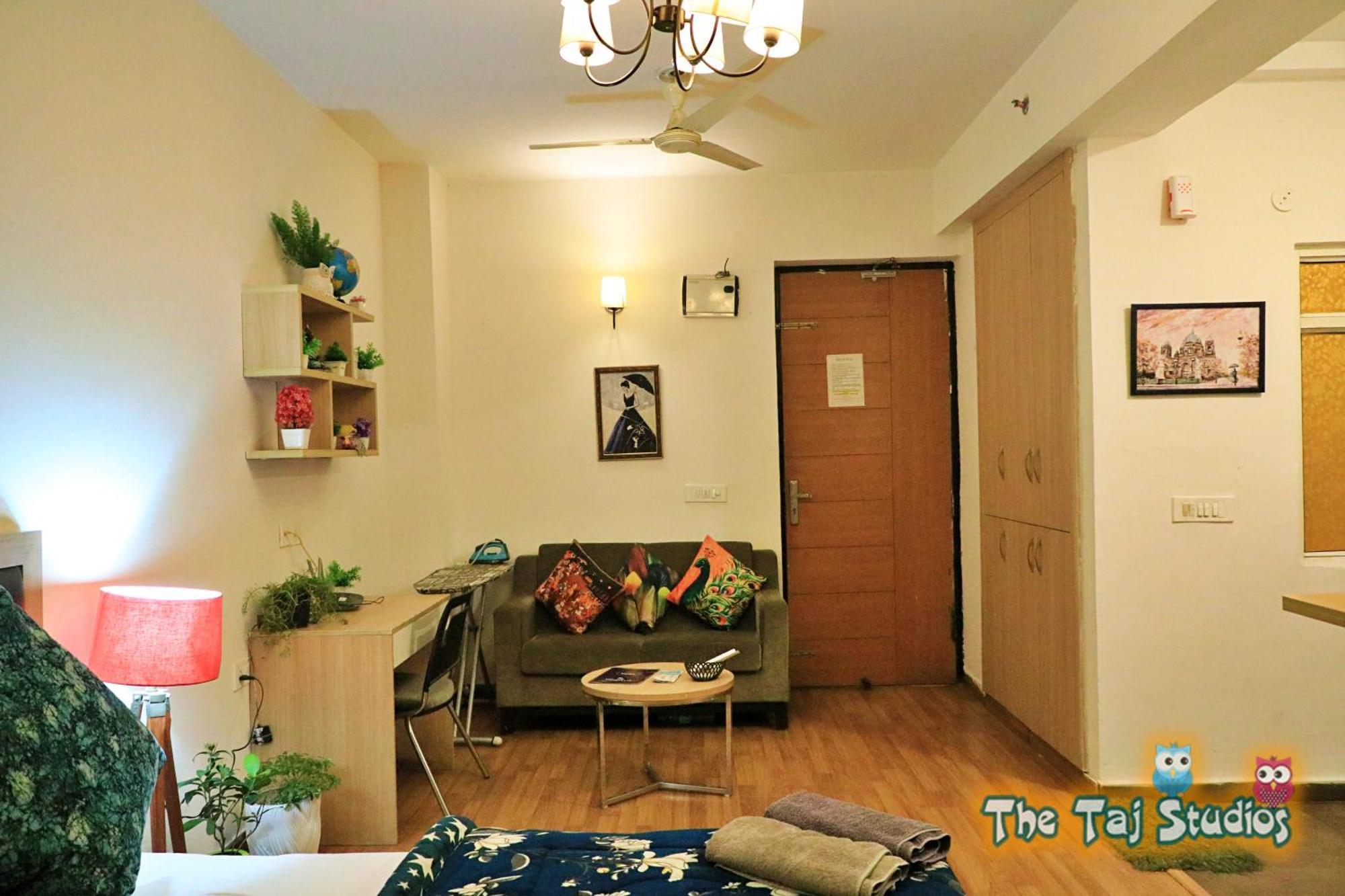 Top Luxury & Couple Friendly Stay Gp By Taj Suites & Studios #New Year Party & Stay Нойда Экстерьер фото