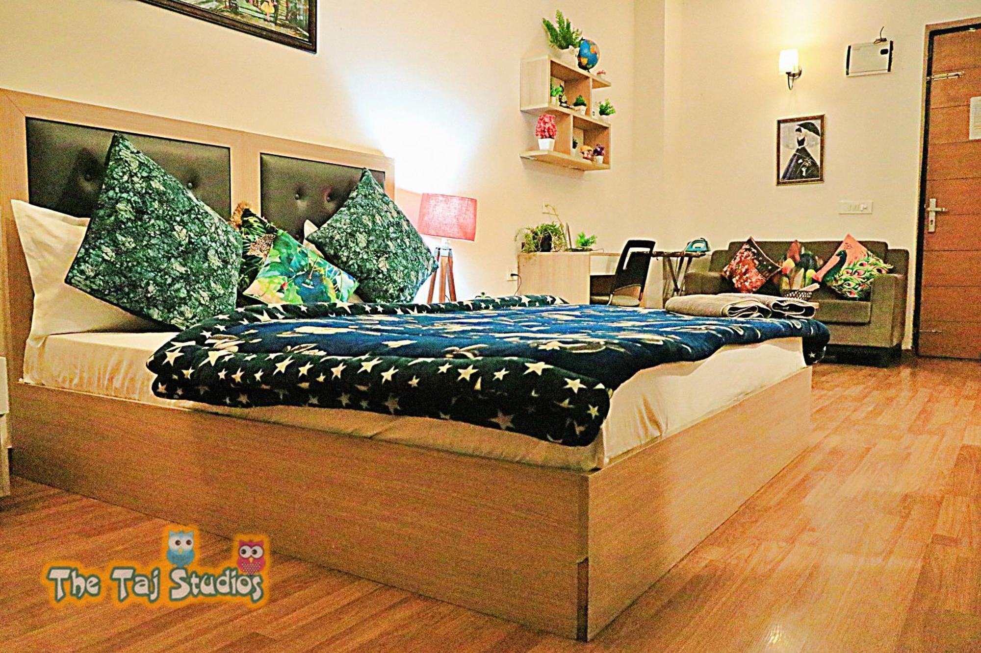 Top Luxury & Couple Friendly Stay Gp By Taj Suites & Studios #New Year Party & Stay Нойда Экстерьер фото